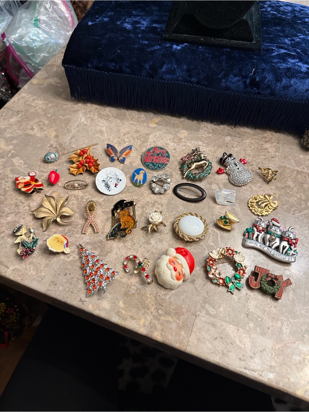 Vintage lot of 30 unique brooches and pins some marked from 50s to 1990s